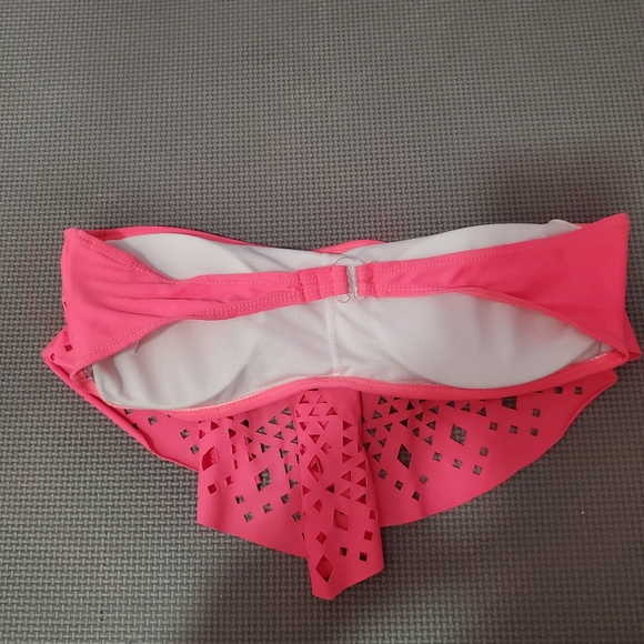 2 pink bikini tops - Picture 6 of 7